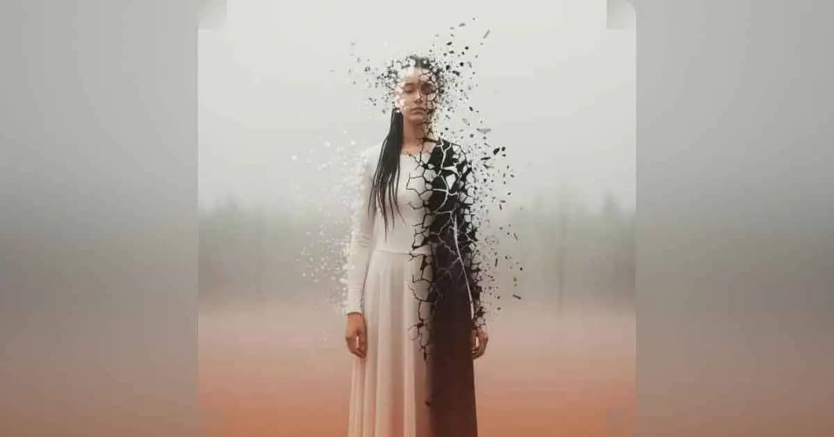 एक इंसान रोशनी में घुलता हुआ, जो भावनात्मक बदलाव और आंतरिक हीलिंग को दर्शाता है